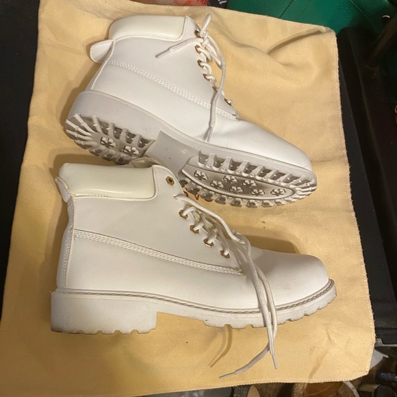 Shoes - Size 10.5 women’s white boots